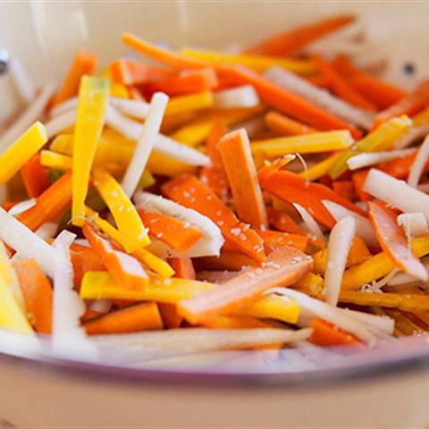 Cách làm gỏi củ cải cà rốt
