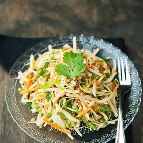 Cách làm gỏi củ sắn bắp cải