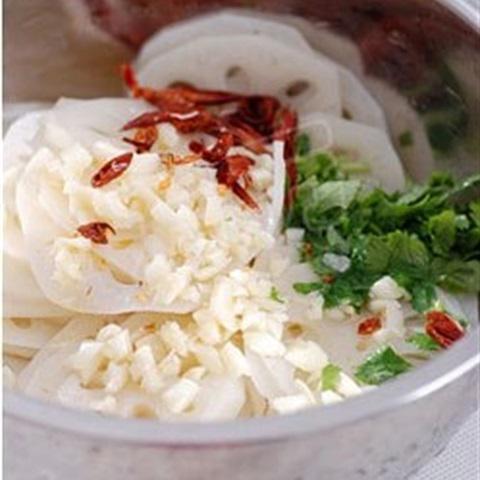 Cách làm gỏi củ sen trộn cay