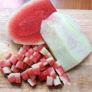 Cách làm gỏi cùi dưa hấu thịt gà