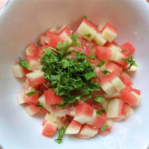 Cách làm gỏi cùi dưa hấu thịt gà