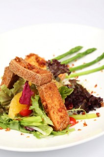 Gỏi đậu hũ chiên giòn với lá sả