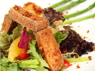 Gỏi đậu hũ chiên giòn với lá sả