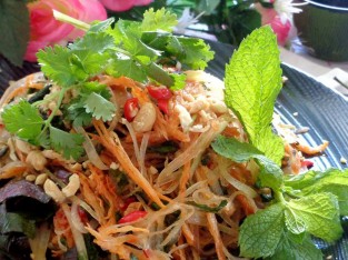 Gỏi đu đủ cá khô Thái Lan