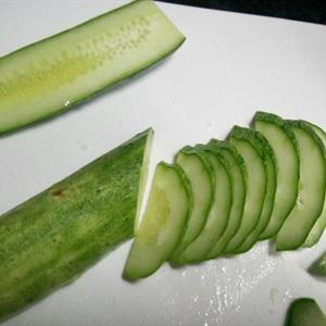 Cách làm gỏi dưa leo thịt ba chỉ