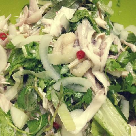 Cách làm gỏi gà rau thơm