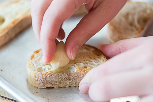 Gỏi gà xé phay hành tây ăn là nghiền