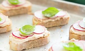 Gỏi gà xé phay hành tây ăn là nghiền