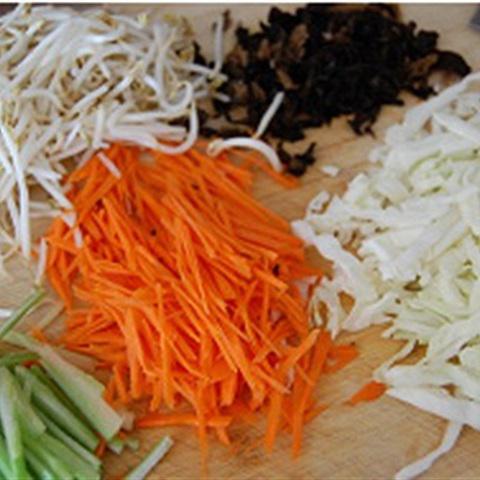 Cách làm gỏi giá đỗ ngũ sắc