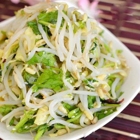 Cách làm gỏi giá đỗ trộn trứng