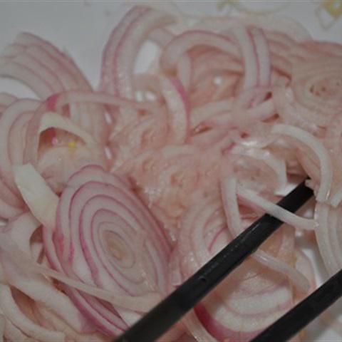 Cách làm gỏi hoa chuối trộn mực