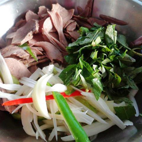 Cách làm gỏi lưỡi heo ngó sen