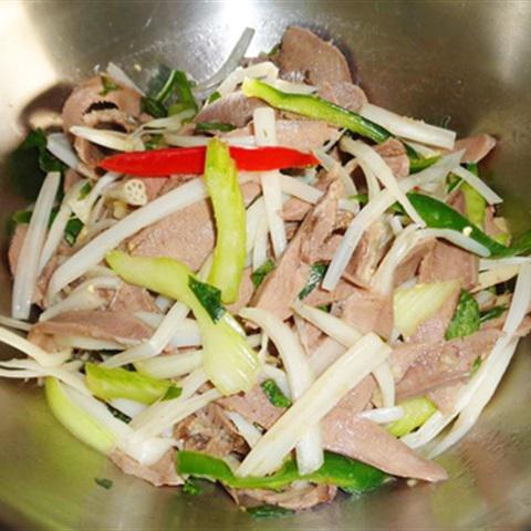 Cách làm gỏi lưỡi heo ngó sen