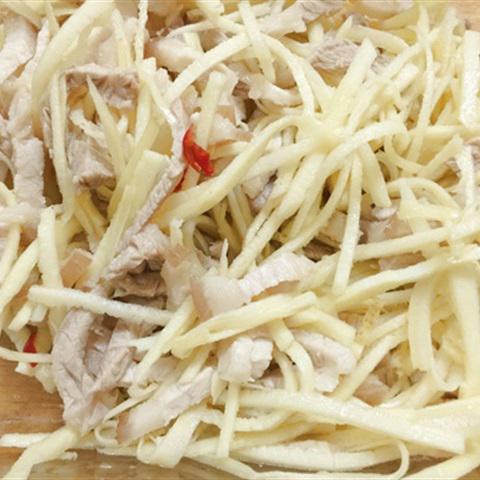 Cách làm gỏi măng thịt heo