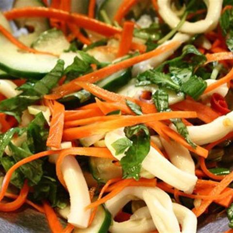 Cách làm gỏi mực kiểu Thái