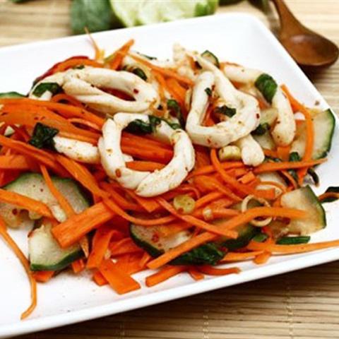 Cách làm gỏi mực kiểu Thái
