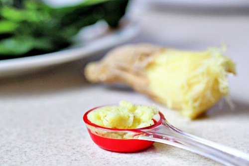 Gỏi mực trộn mầm cải thanh mát càng ăn càng nghiền