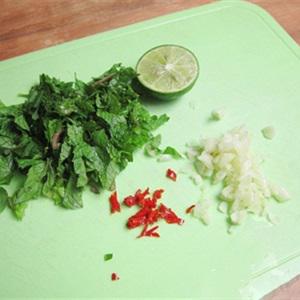 Cách làm gỏi mực xoài xanh