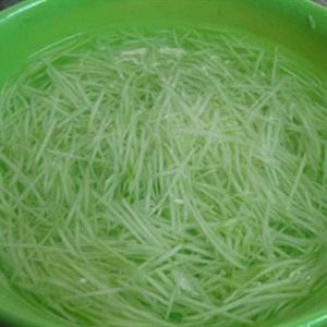 Cách làm gỏi nấm kim châm cà rốt