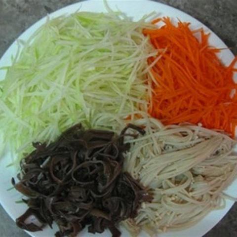 Cách làm gỏi nấm kim châm cà rốt