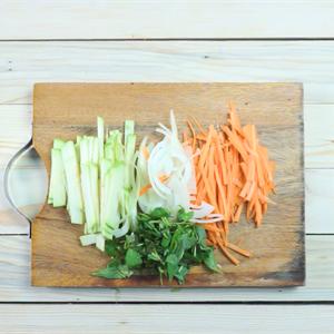 Cách làm gỏi ổi tai heo