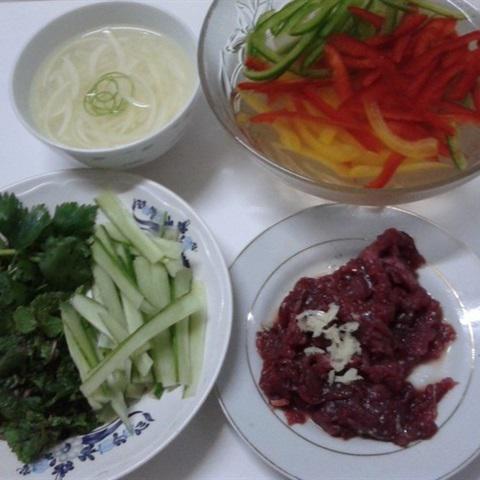 Gỏi ớt chuông ngũ sắc