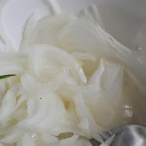 Cách làm gỏi sách bò nguy hiểm