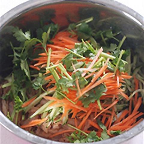 Cách làm gỏi sứa giòn giòn