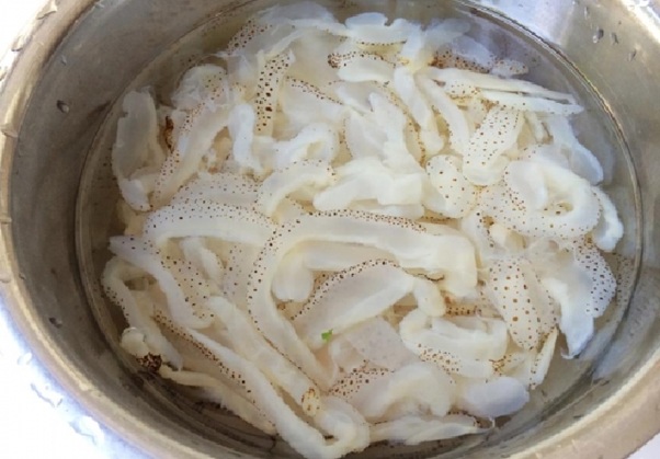 Gỏi sứa xoài chua ngọt hấp dẫn