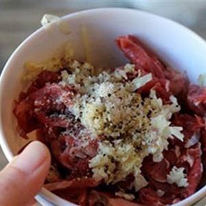 Cách làm gỏi thịt bò ớt chuông