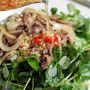Cách làm gỏi thịt bò trộn rau càng cua