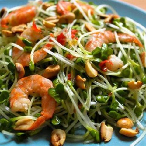Cách làm gỏi tôm rau mầm