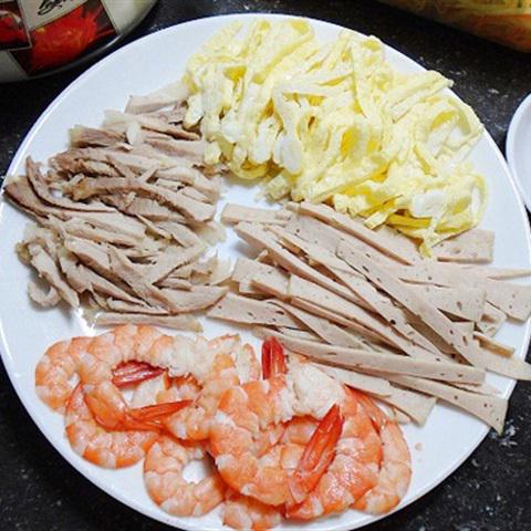 Cách làm gỏi tôm thịt heo