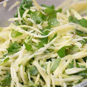 Cách làm gỏi xoài bò khô