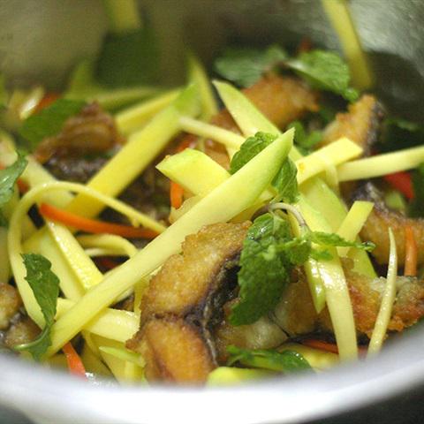 Cách làm gỏi xoài cá chiên