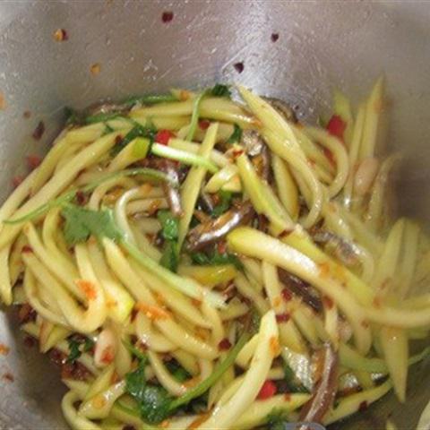 Cách làm gỏi xoài cá trê