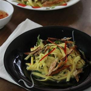 Cách làm gỏi xoài chua cay