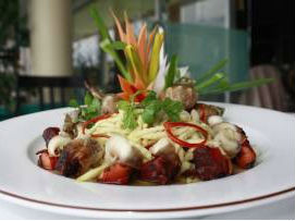 Gỏi xoài ốc đỏ