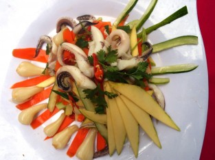 Gỏi xoài râu mực tươi