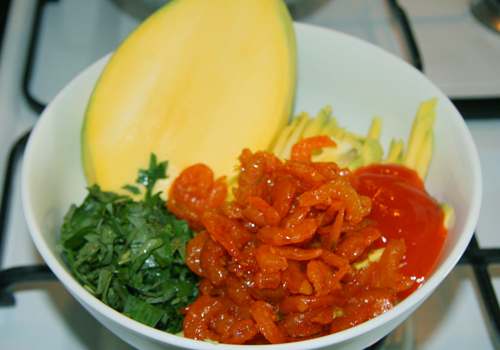 Gỏi xoài tôm khô đậm đà, ngon miệng cả nhà