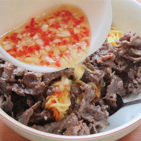 Cách làm gỏi xoài xanh bắp bò