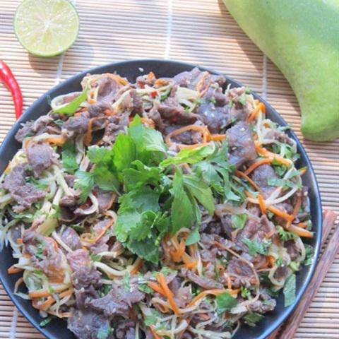 Cách làm gỏi xoài xanh bắp bò