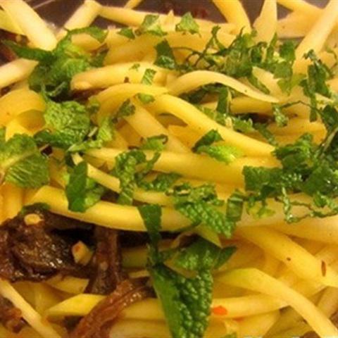 Cách làm gỏi xoài xanh khô bò