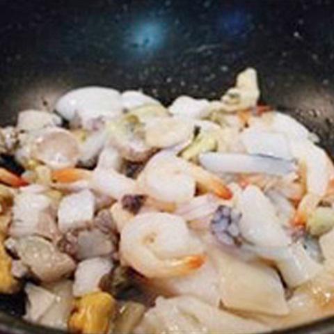 Cách làm hải sản xào cải thìa