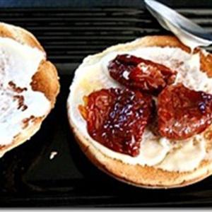 Cách làm hamburger kẹp đậu hũ