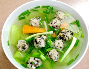 Hấp dẫn với canh mọc nấu củ quả cực ngon