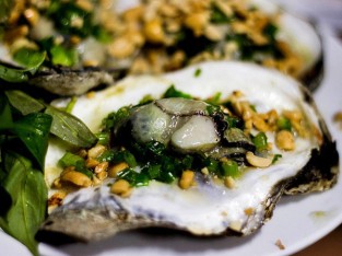 Hàu nướng mỡ hành bằng lò vi sóng