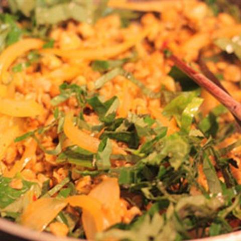 Cách làm hến xào lá lốt