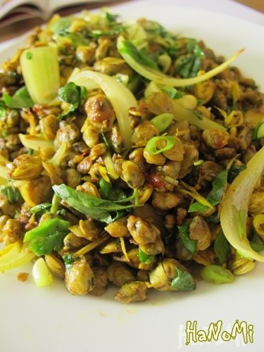 Hến xào sả ớt cà ri