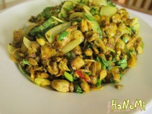 Hến xào sả ớt cà ri